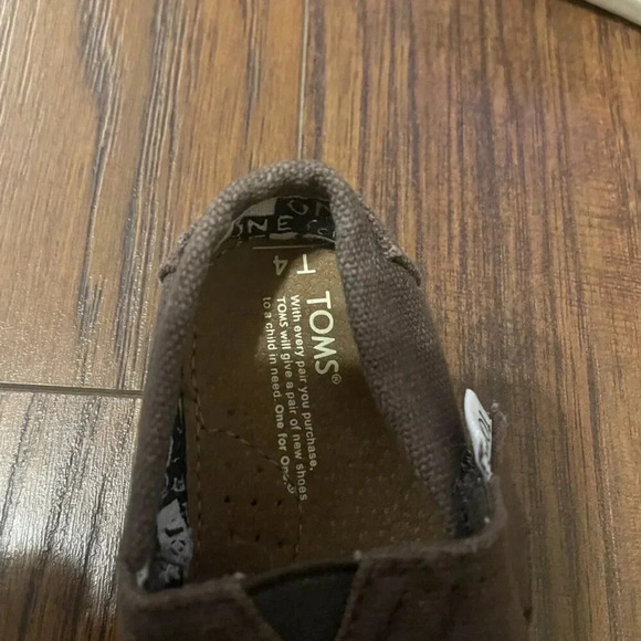 Classic Tom's Brown Slip On, Size 4T, Unisex - Picture 4 of 6